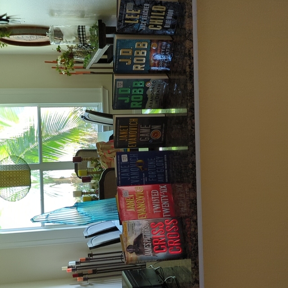 Mystery hardback books 7 total - Picture 1 of 8